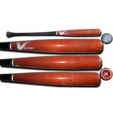 Jose Altuve 2017 cracked game used Victus baseball bat
